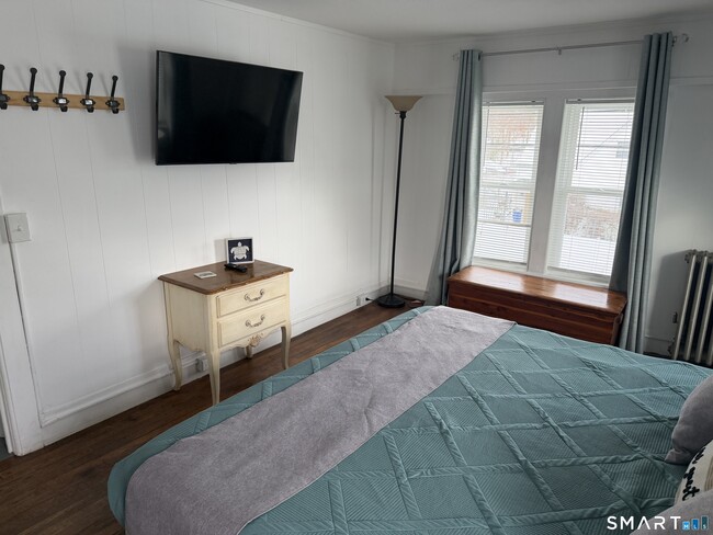 Building Photo - 246 Ledyard St