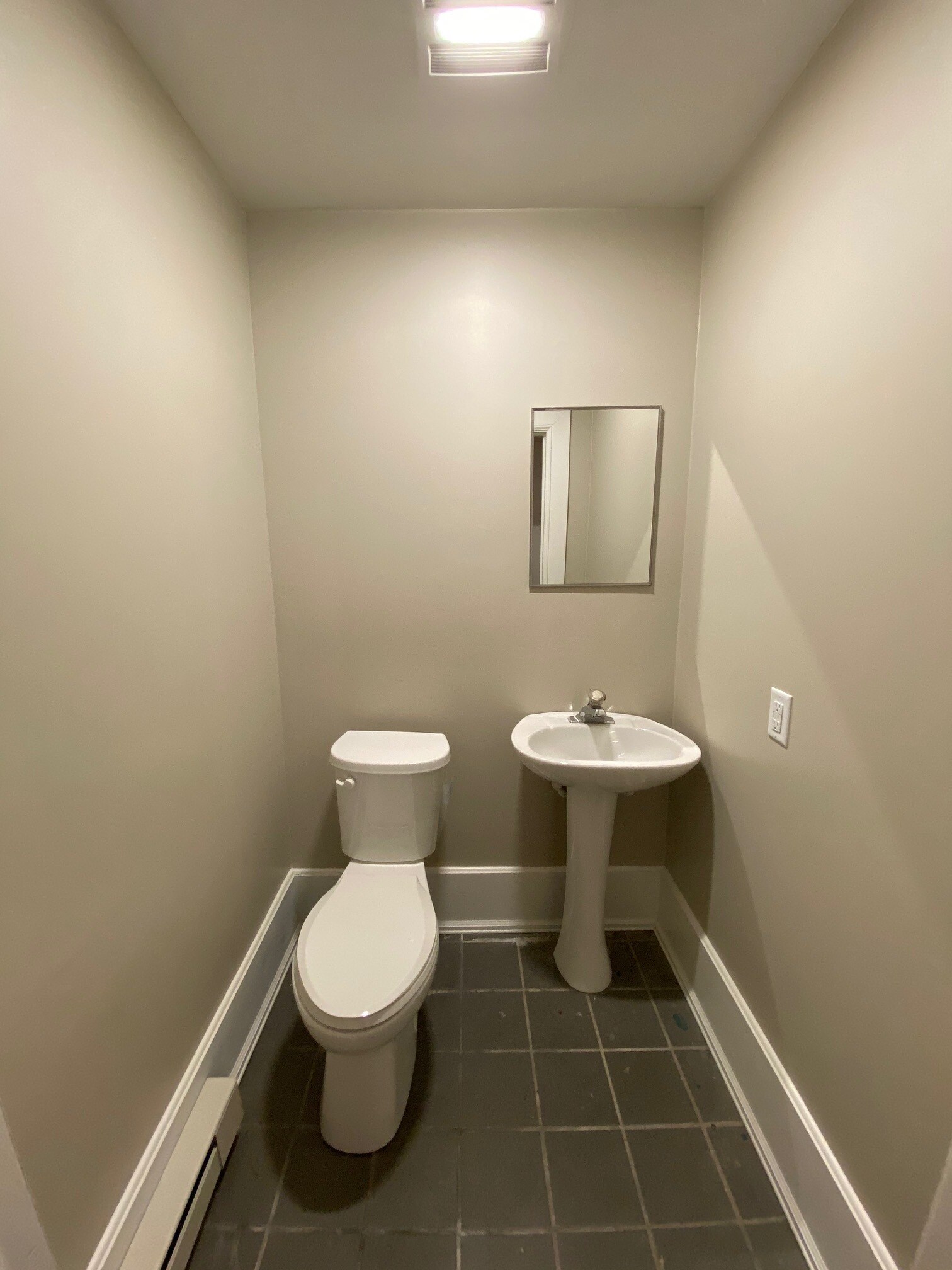 2nd bathroom - 1728 N Franklin Pl