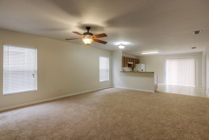Building Photo - 735 Windrose Dr