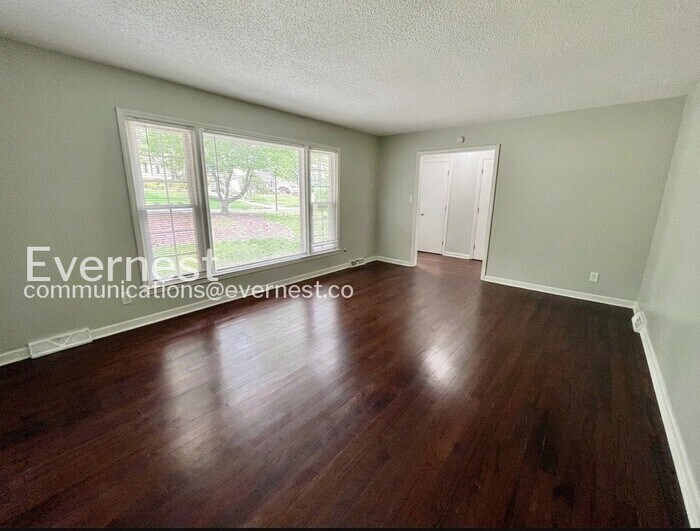 Building Photo - 400 Wilcrest Dr