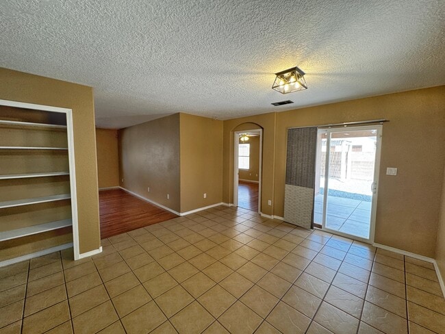Building Photo - 923 Telstar Loop NW