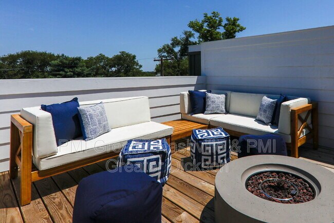 Building Photo - 11 N Hill St