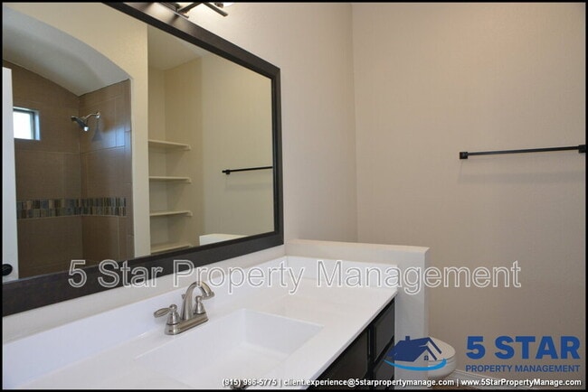 Building Photo - 806 TS Daniel Cadena Dr