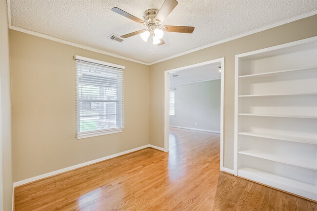 Building Photo - 4613 Braeburn Dr