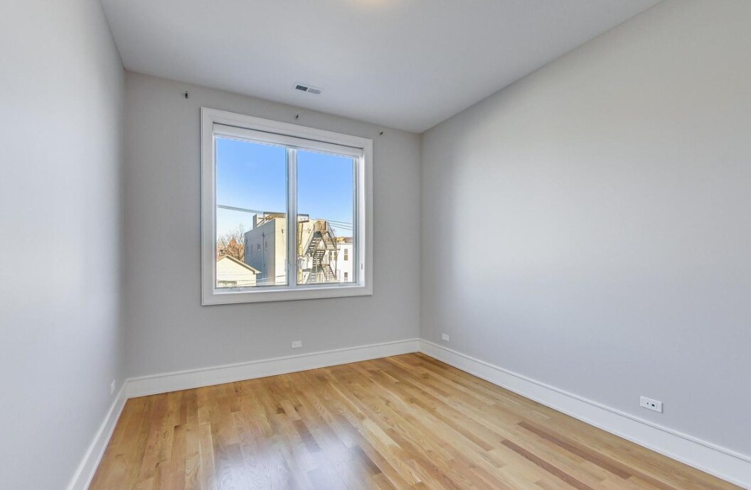 Building Photo - 2424 W Chicago Ave