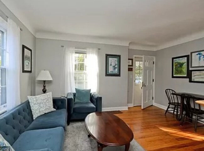 Building Photo - 1119 Van Buren Ave