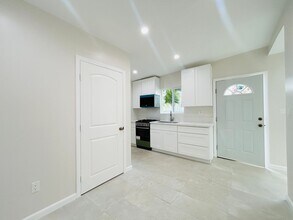 Building Photo - Sylvan Apartments