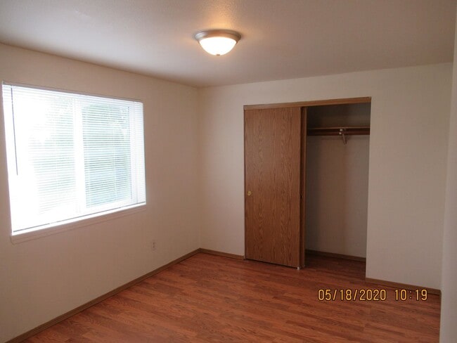 Building Photo - Two Bedroom Duplex in South Salem