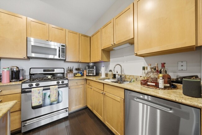 Building Photo - 720 N Larrabee St