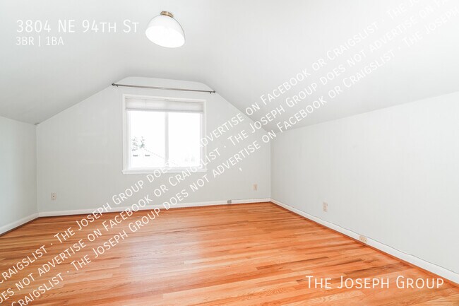 Building Photo - 3804 NE 94th St