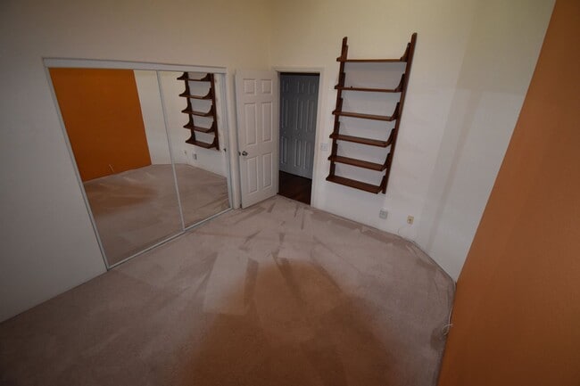 Building Photo - UNFURNISHED 3/2 PRIVATE HOME WITH OCEAN VIEW! AVAILABLE NOW!