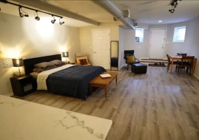 Building Photo - Beautiful Large Studio in the Heart of Wicker Park
