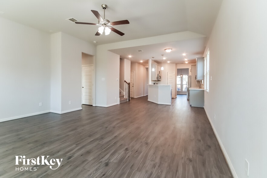 Building Photo - 4820 La Piedra Ln