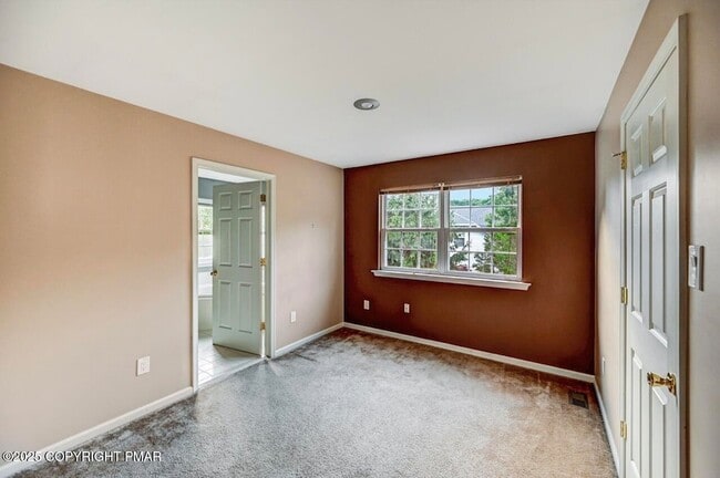 Building Photo - 115 Daffodil Dr