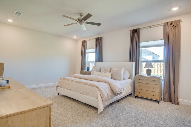 Building Photo - Modern 4BR/3BA Home with Loft, Spacious Yard & Blackwater Reserve Resort-Style Amenities-Now offe...