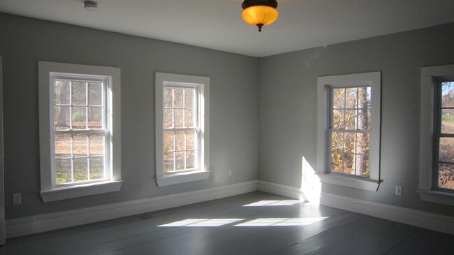 Building Photo - 403 Stebbins Rd