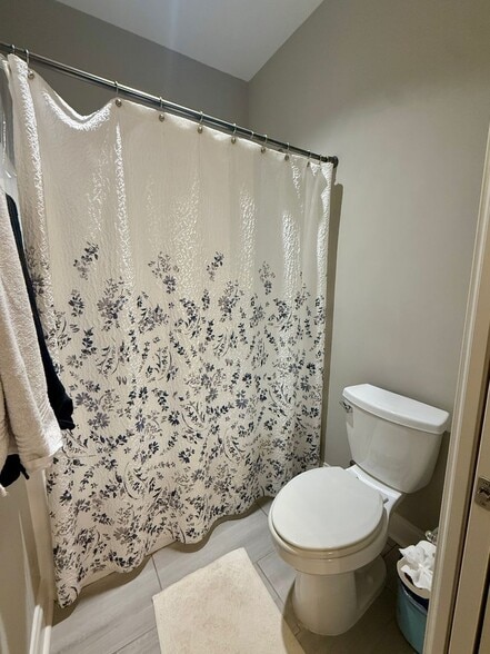 Building Photo - On AU Club Golf Course