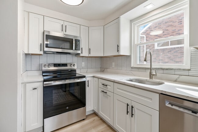 Building Photo - 4484 Scherling St