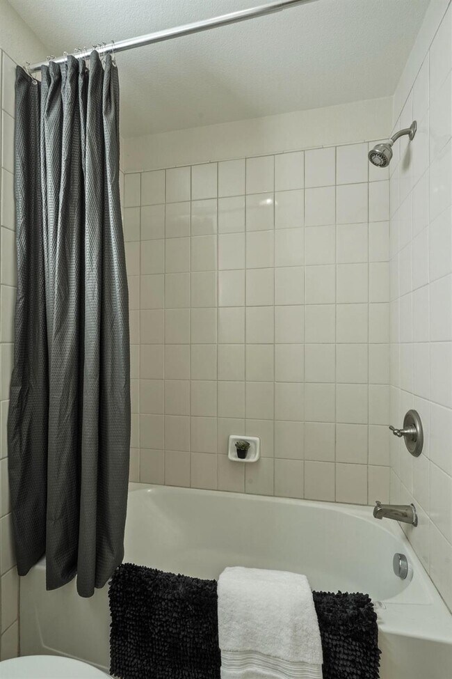 Building Photo - 356 S Paraiso Way