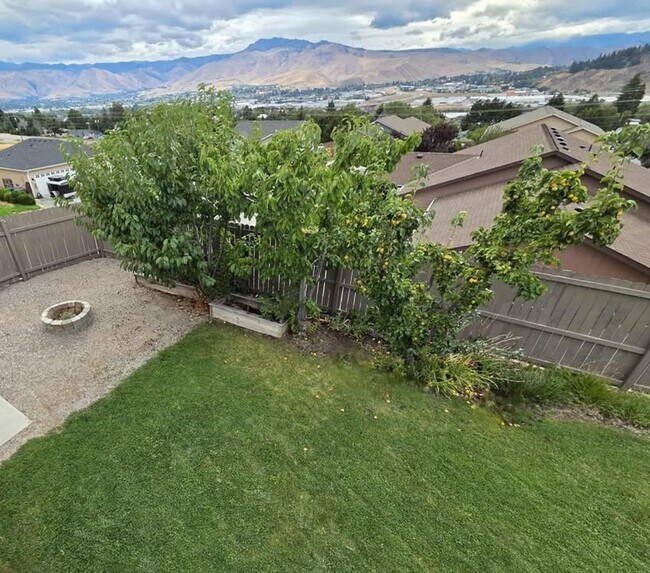 Building Photo - 3950 NE Vista del Rey Dr