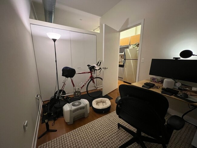 Building Photo - 650 W Wayman St