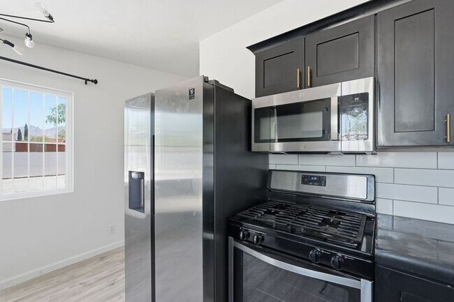 Building Photo - Bright & Airy 2-Bedroom Midtown Tucson Apartment Near TMC & The Loop
