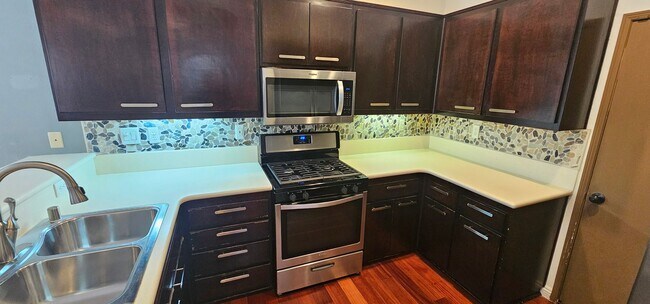 Building Photo - SAN DIEGO / SERRA MESA  - STONECREST VILLA...