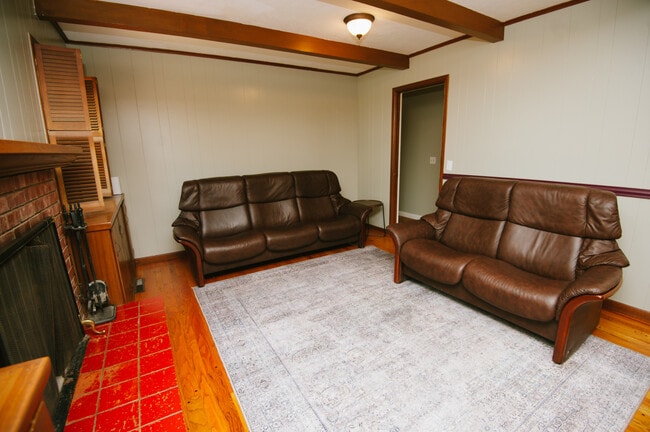 Building Photo - 524 S Ridge Dr