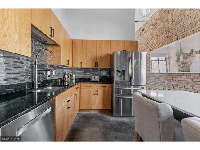 Building Photo - 404 N Washington Ave