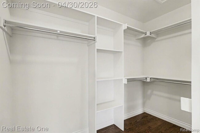 Building Photo - 714 E University Ave