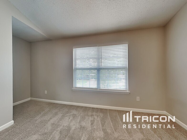 Building Photo - 409 Kara Ln