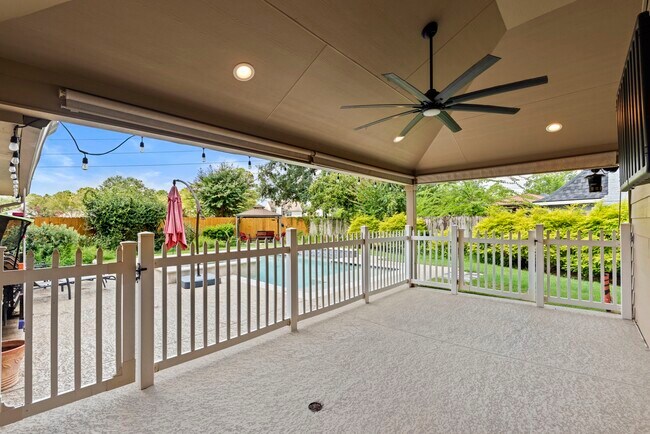 Building Photo - 8318 Everleaf Dr