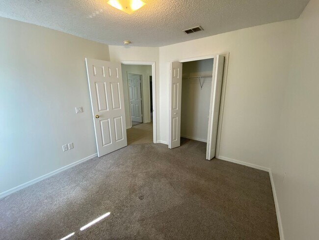 Building Photo - 4 Bedroom Pool Home in Davenport, FL