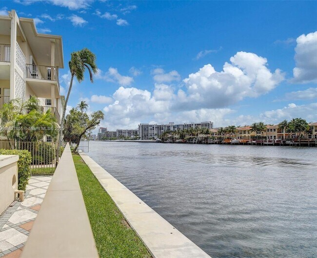 Building Photo - 2200 S Ocean Dr