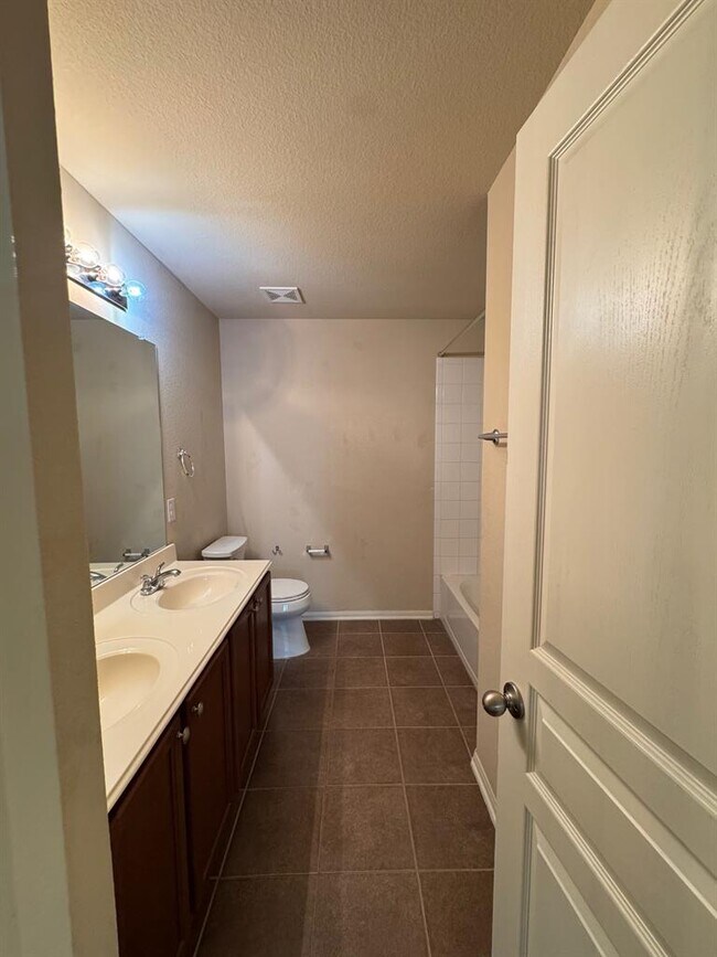 Building Photo - 117 Kemah Ln