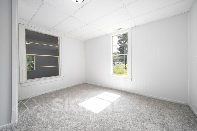 Building Photo - 512 16th St SW