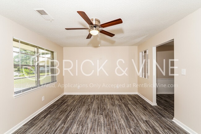 Building Photo - 8208 Kelly Dr