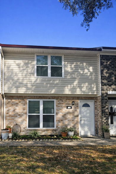 Building Photo - 1831 Sherwood Forest St