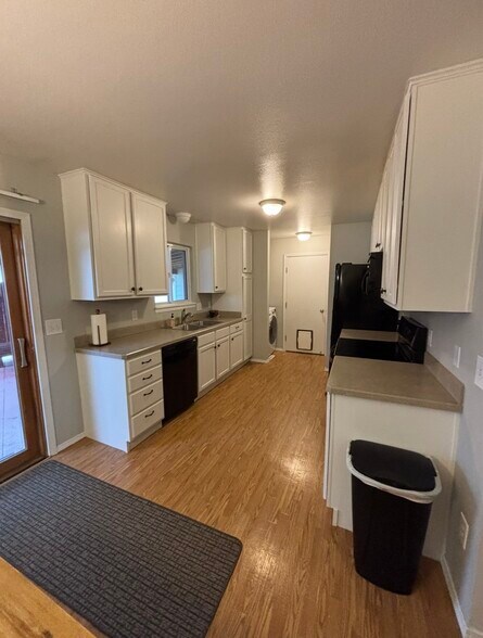 Building Photo - 3227 Lynn Ave