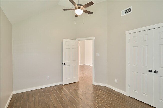 Building Photo - 12307 White River Dr