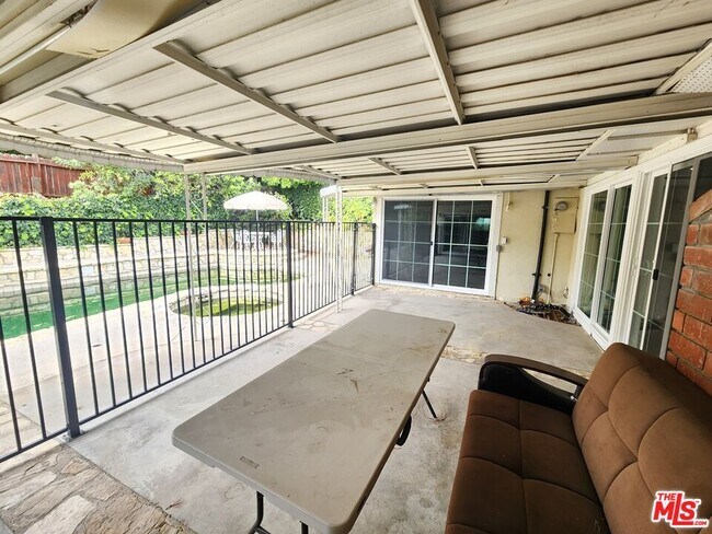 Building Photo - 11665 Babbitt Ave