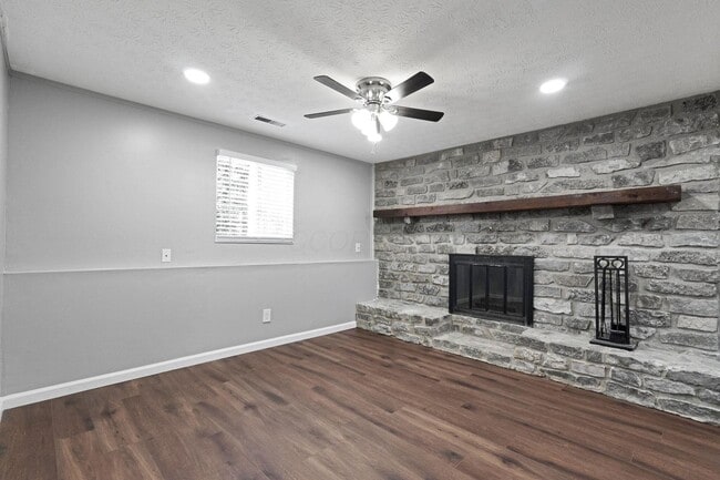 Building Photo - 199 N Spring Rd