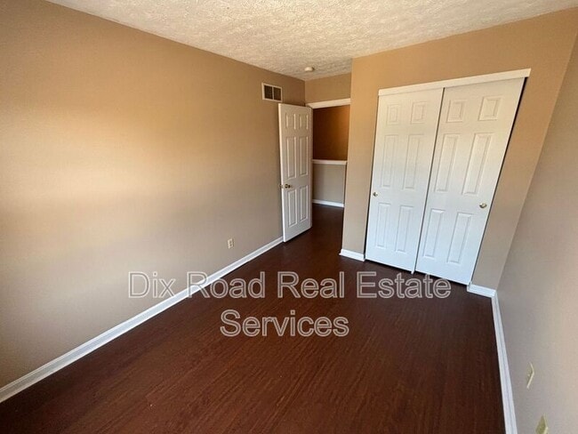 Building Photo - 590 Pine Hill Pl