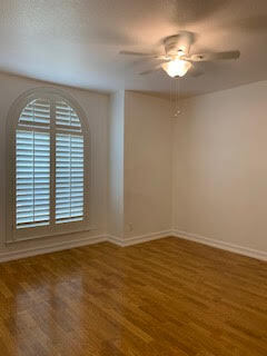 Building Photo - 6015 Oak Hill Dr