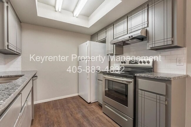 Building Photo - 9020-9020 N Rockwell Dr