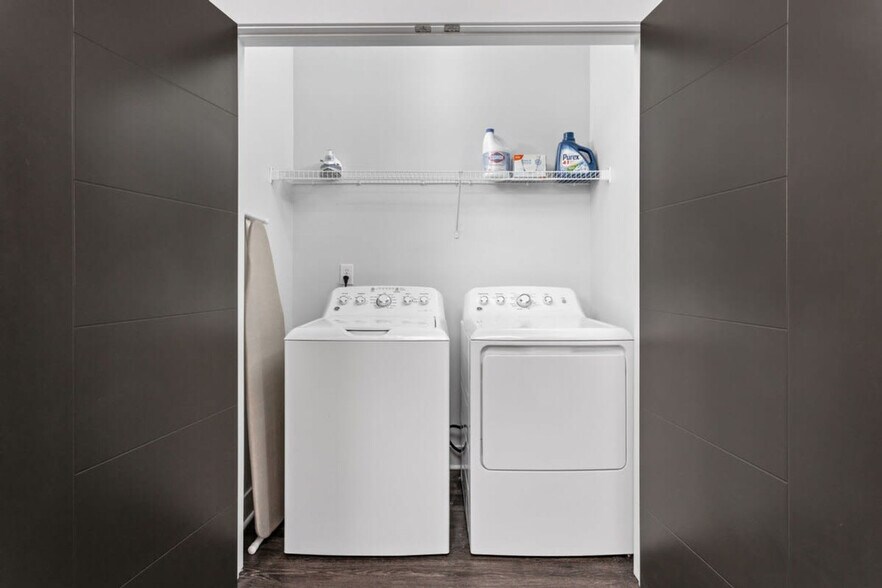 Building Photo - 8510 Westfield Blvd