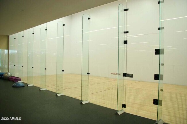 Building Photo - 7117 E Rancho Vista Dr