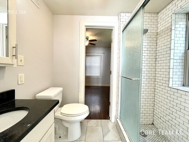 Building Photo - 710 W 48th St
