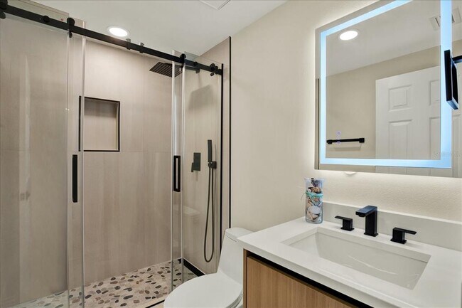 Building Photo - 670 Island Way