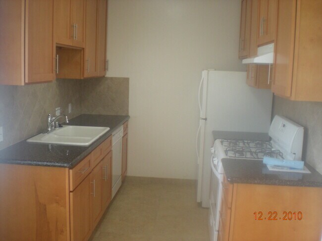 Building Photo - 2131 22nd St